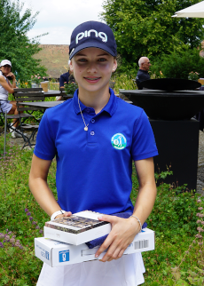 Lilian Bühle vom GC Kirchheim-Wendlingen gewinnt die Altersklasse 14 der Mädchen bei der 2. Youth Challenge. (Quelle: DGV/Burow)